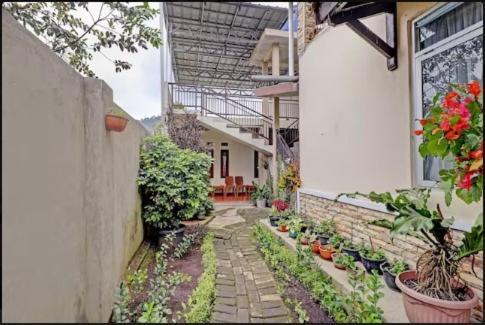 Adinda Homestay Lembang Exterior foto