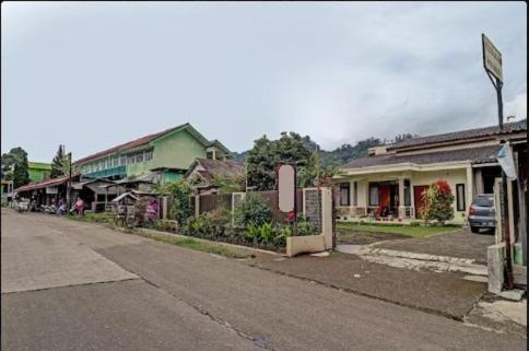 Adinda Homestay Lembang Exterior foto