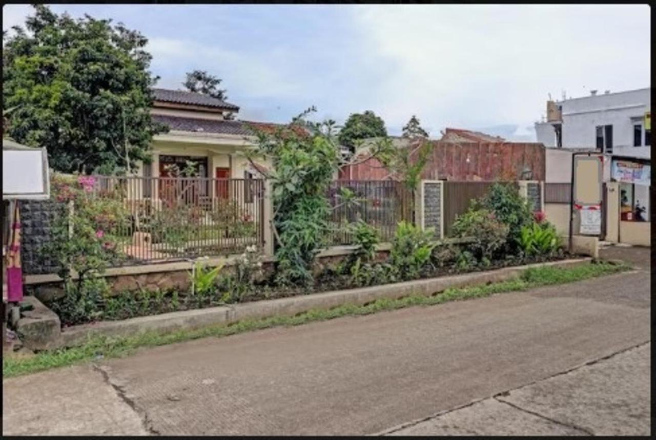 Adinda Homestay Lembang Exterior foto